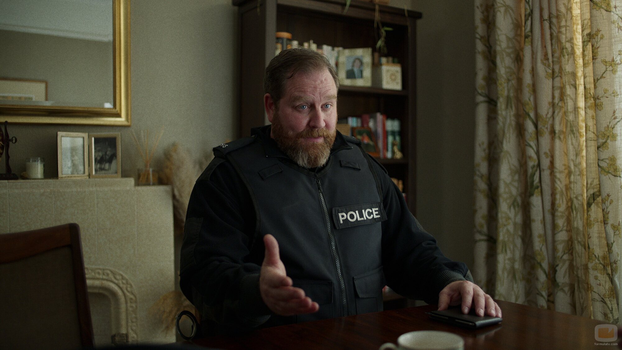 Jamie Michie en 'Episodio 6' de 'Mi reno de peluche'