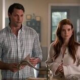 Justin Bruening y JoAnna García en la temporada 4 y el capítulo 03 de 'Sweet Magnolias'