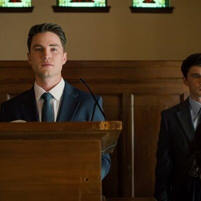 Logan Allen y Carson Rowland en 4x04 'Cuán grande es Él' de 'Sweet Magnolias'