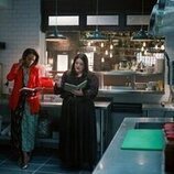 Brooke Elliott y Heather Headley en el 4x04 de 'Dulces Magnolias'