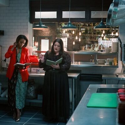 Brooke Elliott y Heather Headley en el 4x04 de 'Dulces Magnolias'