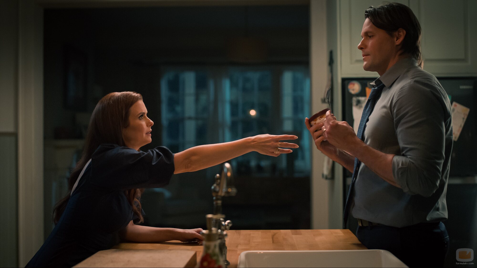 Justin Bruening y JoAnna García en Capítulo 5 titulado 'Sin perder el norte' de 'Sweet Magnolias'