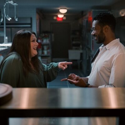 Brooke Elliott y Dion Johnstone en la temporada 4 y el capítulo 05 de 'Sweet Magnolias'