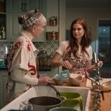 JoAnna García y Caroline Lagerfelt en 4x06 titulado 'Suena la campana' de 'Sweet Magnolias'