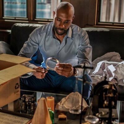Morris Chestnut en el 1x01 de 'Watson'