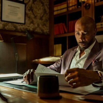 Morris Chestnut en 1x01 'Watson' de 'Watson'