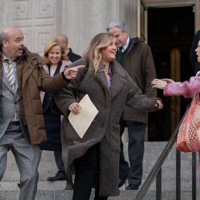 Still de 2x07 titulado 'Una mujer enfadada' de 'Elsbeth'