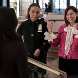 Carrie Preston y Carra Patterson en el 2x04 de 'Elsbeth'
