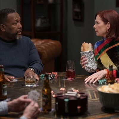 Carrie Preston y Wendell Pierce en la temporada 2 y el capítulo 05 de 'Elsbeth'