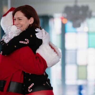 Escena de Carrie Preston en Capítulo 6 titulado 'Oro, incienso y aseinato' de 'Elsbeth'