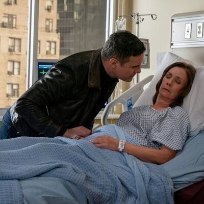 Dominic Fumusa y Laurie Metcalf en 2x08 'Fatigas y problemas' de 'Elsbeth'
