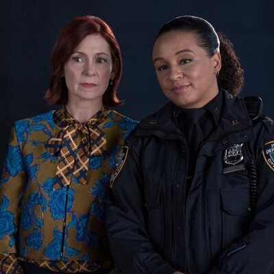 Carrie Preston y Carra Patterson en 2x08 titulado 'Fatigas y problemas' de 'Elsbeth'