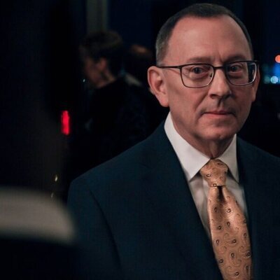 Michael Emerson en la temporada 2 y el capítulo 08 de 'Elsbeth'