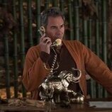 Eric McCormack en 'Ni sano ni salvo' de 'Elsbeth'