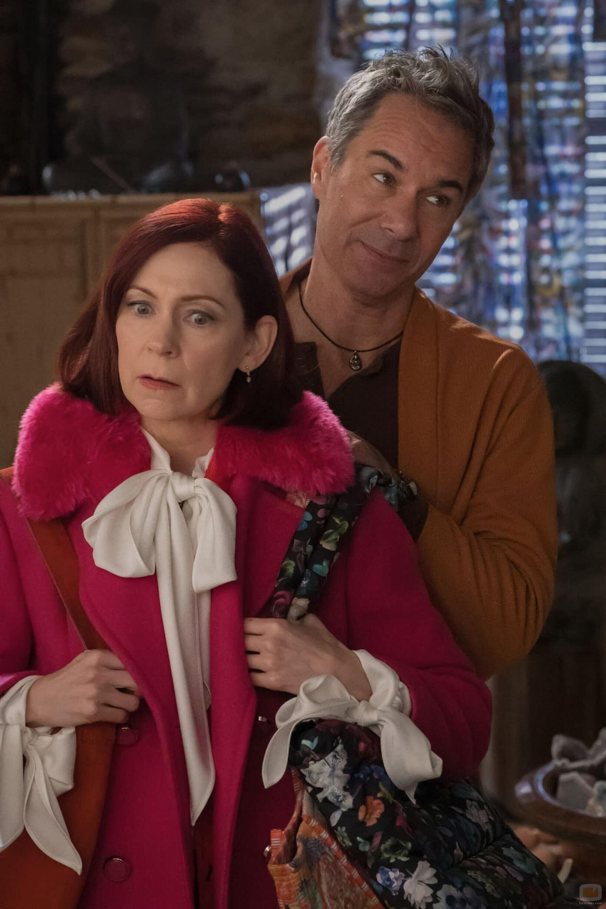 Carrie Preston y Eric McCormack en la temporada 2 y el capítulo 09 de 'Elsbeth'