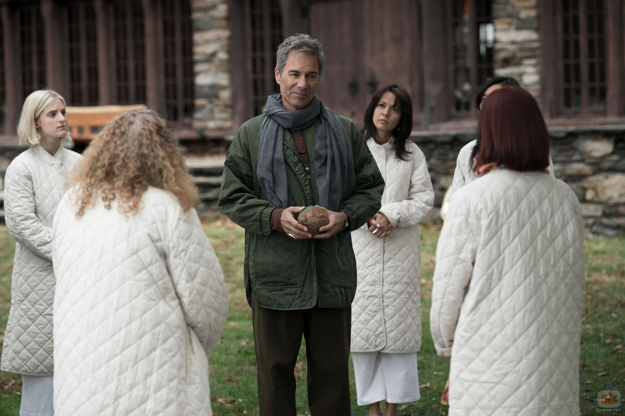 Eric McCormack en Capítulo 9 titulado 'Ni sano ni salvo' de 'Elsbeth'