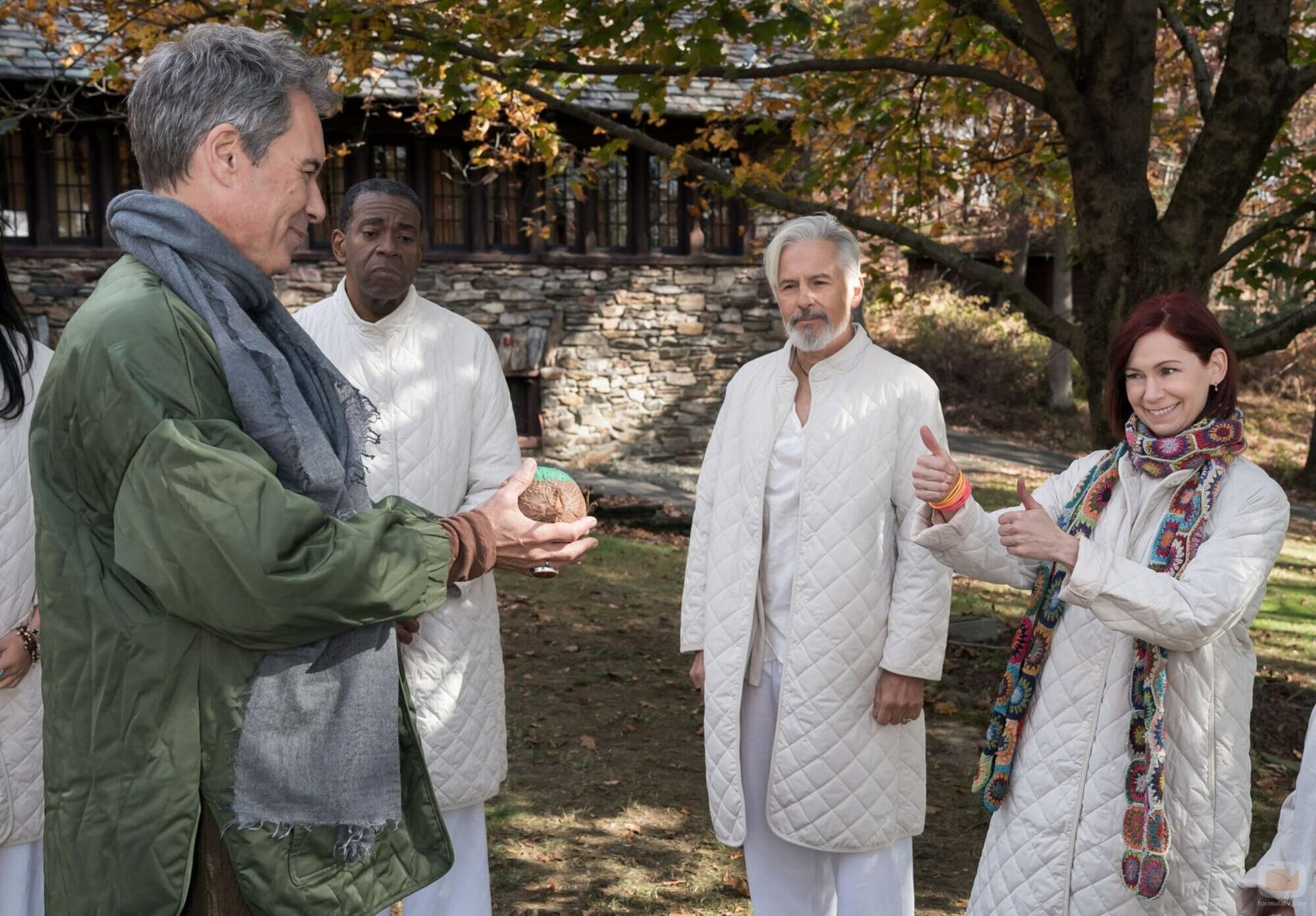 Imagen de Carrie Preston y Eric McCormack en 2x09 'Ni sano ni salvo' de 'Elsbeth'