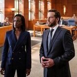 Skye P. Marshall y Paulino Nunes en el 1x01 de 'Matlock'