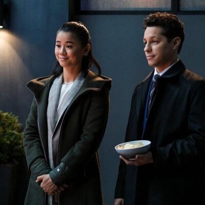 Leah Lewis y David Del Rio en 1x01 titulado 'Piloto' de 'Matlock'