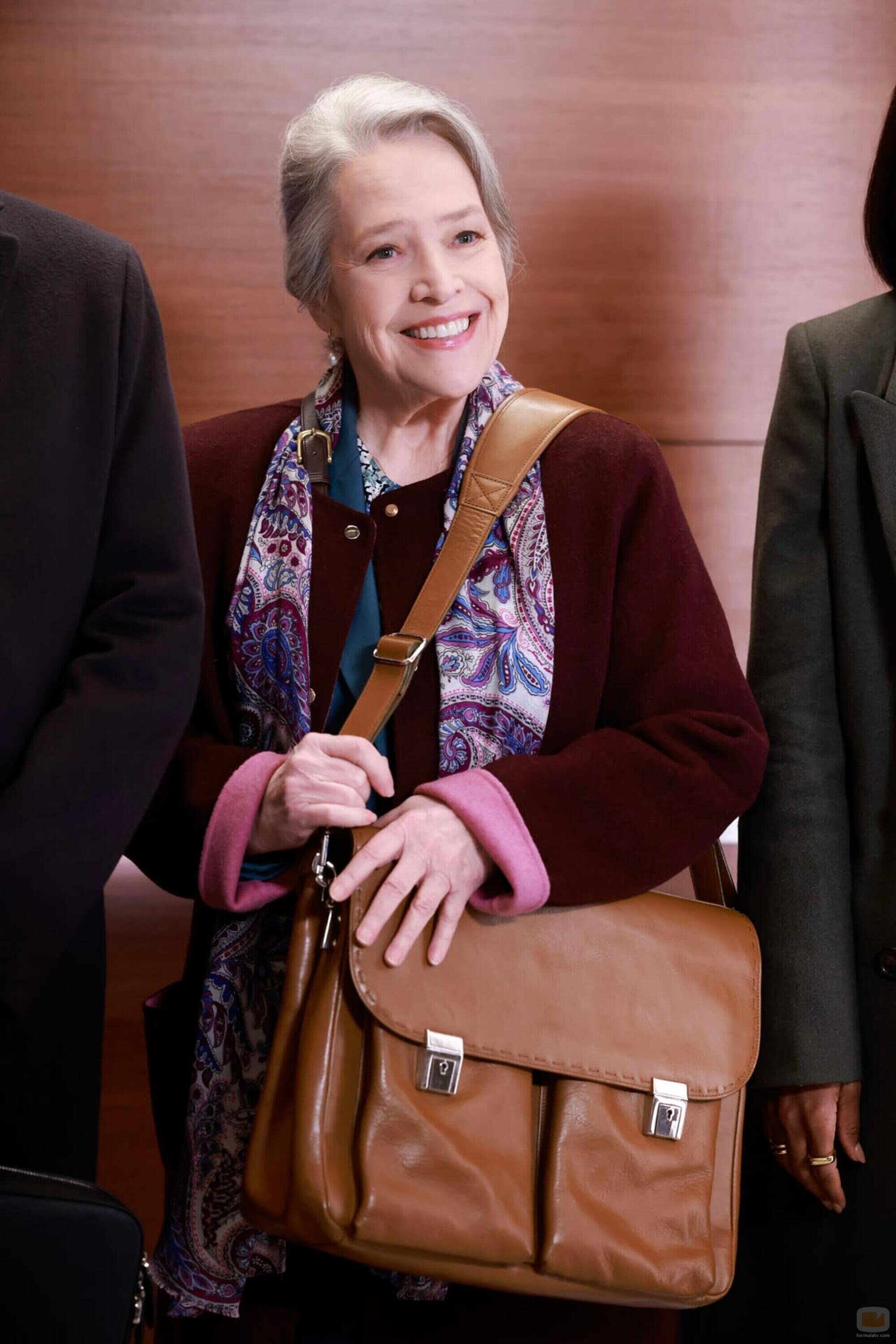 Kathy Bates en 1x02 'Roma no se contruyó en un día' de 'Matlock'