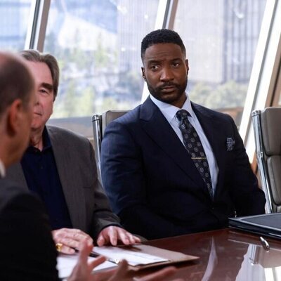 Eme Ikwuakor en 1x04 'El conejo y el halcón' de 'Matlock'