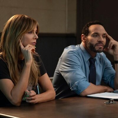 Kaitlin Olson y Daniel Sunjata en 'Cabrón miserable' de 'High Potential'