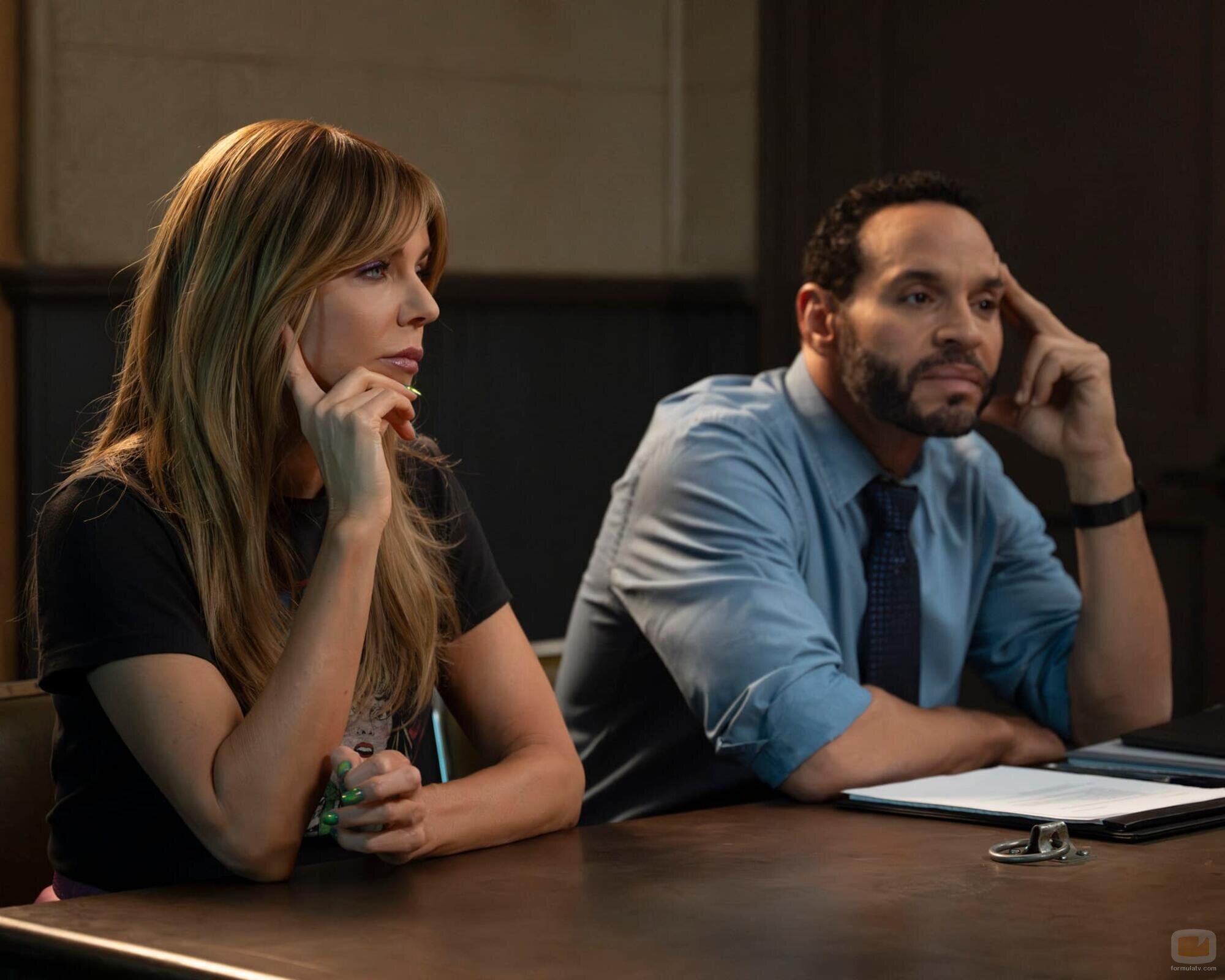 Kaitlin Olson y Daniel Sunjata en 'Cabrón miserable' de 'High Potential'