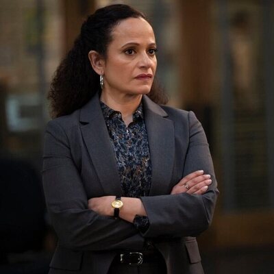 Judy Reyes en la temporada 1 y el capítulo 03 de 'High Potential'