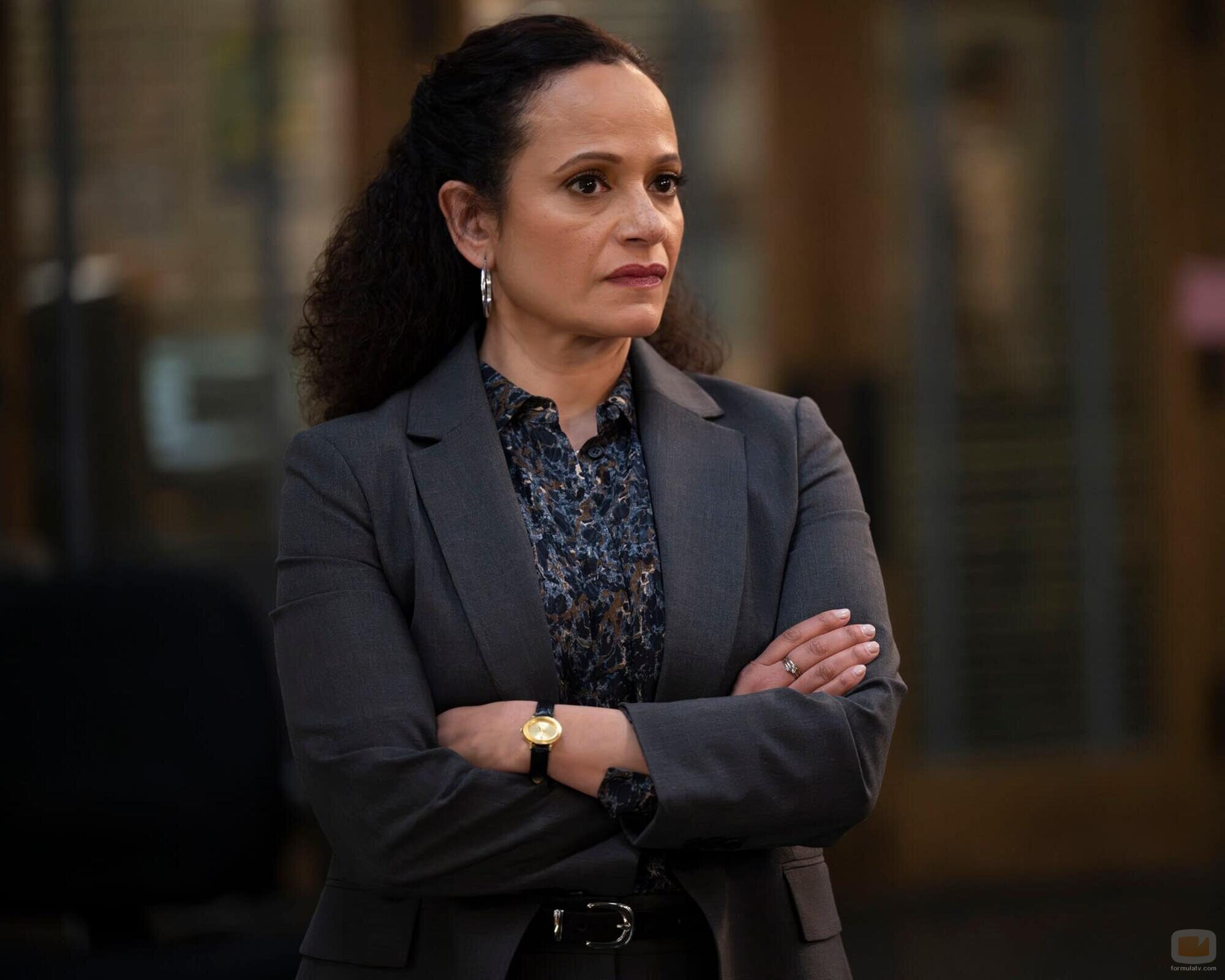 Judy Reyes en la temporada 1 y el capítulo 03 de 'High Potential'