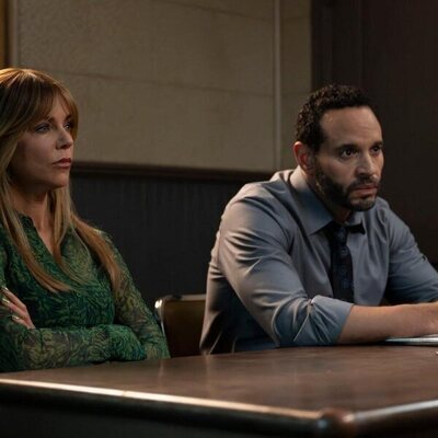 Kaitlin Olson y Daniel Sunjata en Capítulo 3 titulado 'Cabrón miserable' de 'High Potential'