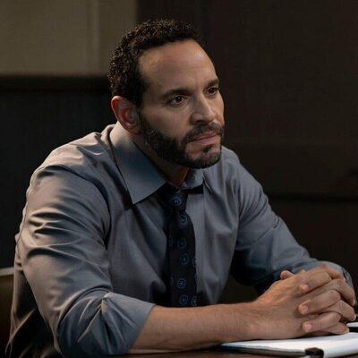 Foto de Daniel Sunjata en el 1x03 de 'High Potential'