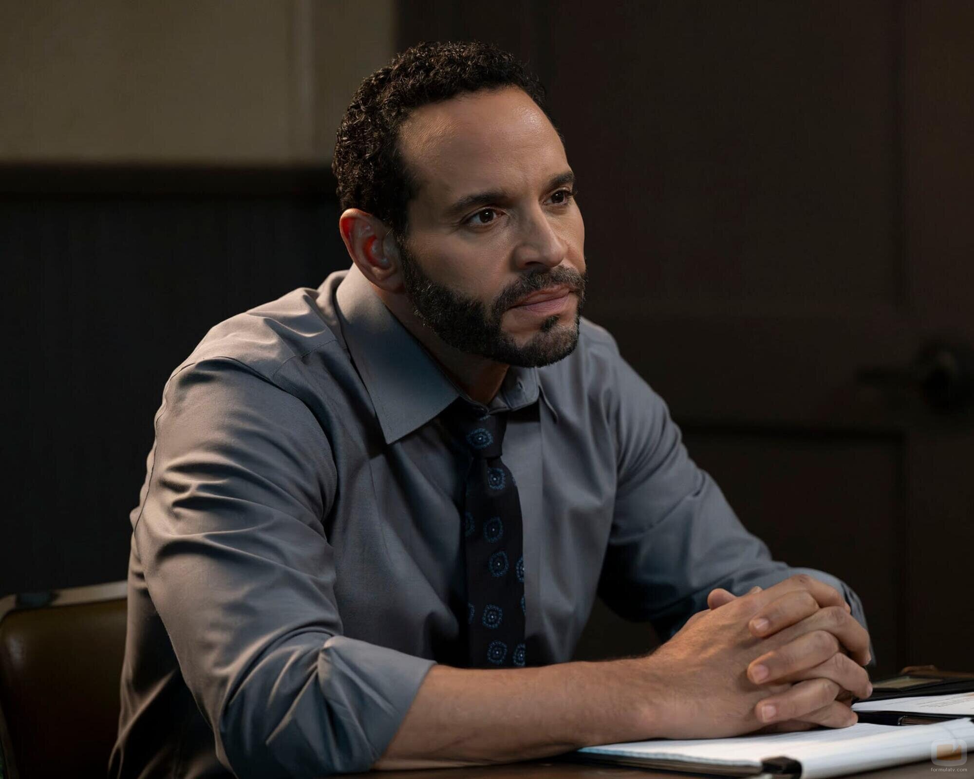 Foto de Daniel Sunjata en el 1x03 de 'High Potential'