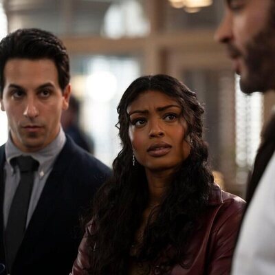 Imagen de Deniz Akdeniz y Javicia Leslie en la temporada 1 y el capítulo 03 de 'High Potential'