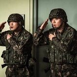 Park Jeong-min y Im Sung-jae en 1x01 titulado 'Episodio 1' de 'Newtopia'