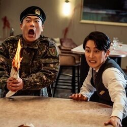 Kim Jun-han y Im Sung-jae en 1x02 'Episodio 2' de 'Newtopia'