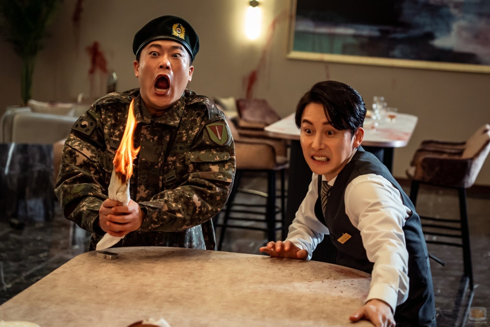 Kim Jun-han y Im Sung-jae en 1x02 'Episodio 2' de 'Newtopia'