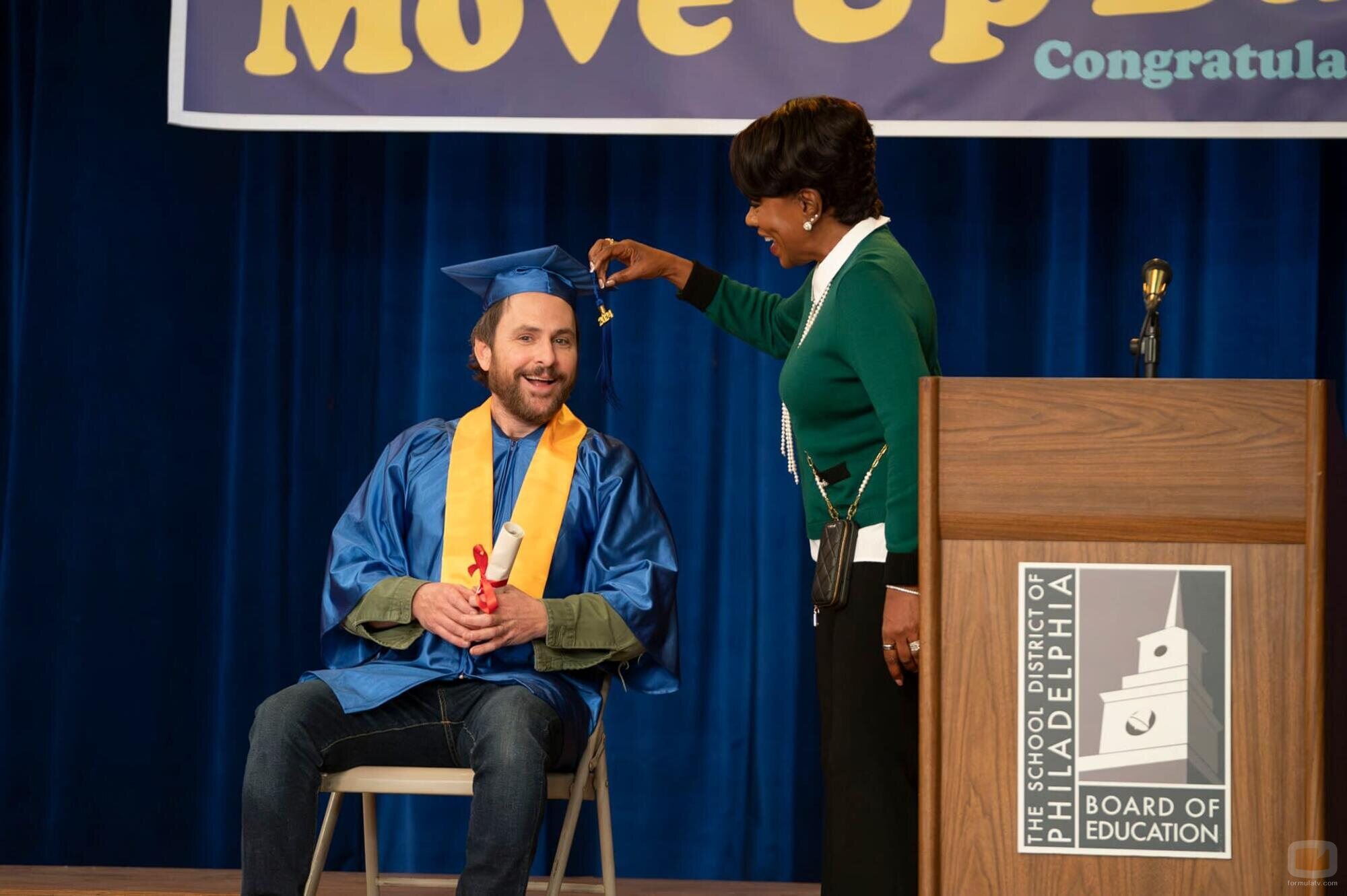 Charlie Day y Sheryl Lee Ralph en 4x09 'Voluntarios' de 'Colegio Abbott'
