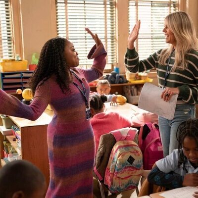 Kaitlin Olson y Quinta Brunson en 'Voluntarios' de 'Colegio Abbott'