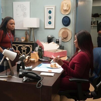 Janelle James y Quinta Brunson en 'Voluntarios' de 'Colegio Abbott'