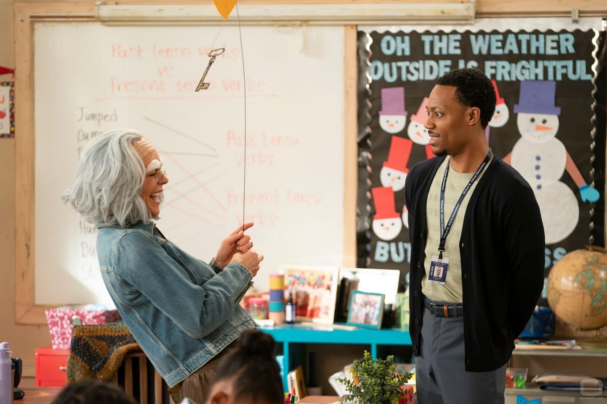Kaitlin Olson y Tyler James Williams en Capítulo 9 titulado 'Voluntarios' de 'Colegio Abbott'