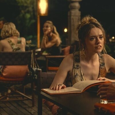 Aimee Lou Wood en Capítulo 1 titulado 'Same Spirits, New Forms' de 'The White Lotus'