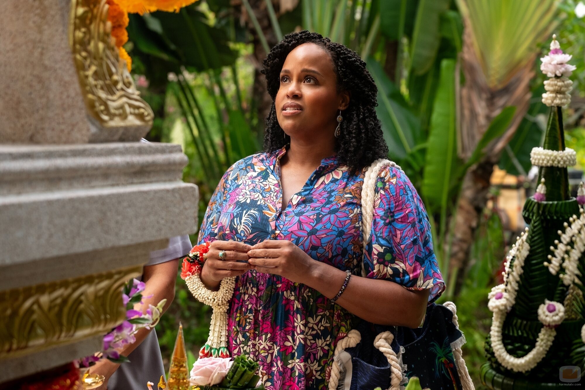 Natasha Rothwell en Capítulo 1 titulado 'Same Spirits, New Forms' de 'The White Lotus'
