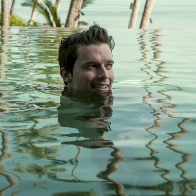 Patrick Schwarzenegger en la temporada 3 y el capítulo 01 de 'The White Lotus'