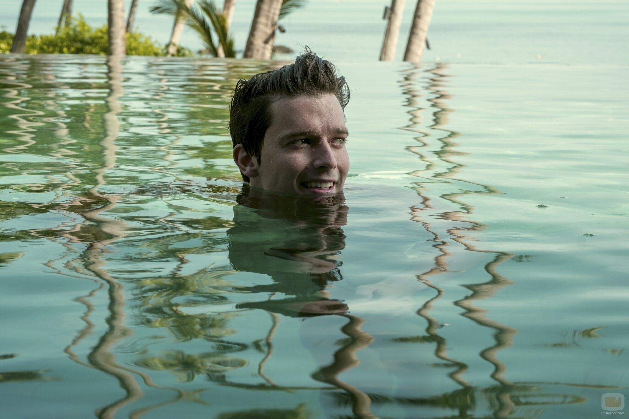 Patrick Schwarzenegger en la temporada 3 y el capítulo 01 de 'The White Lotus'