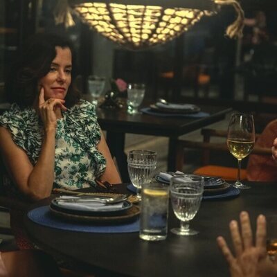 Parker Posey en la temporada 3 y el capítulo 01 de 'The White Lotus'