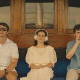 Escena de Capítulo 1 titulado 'Same Spirits, New Forms' de 'The White Lotus'