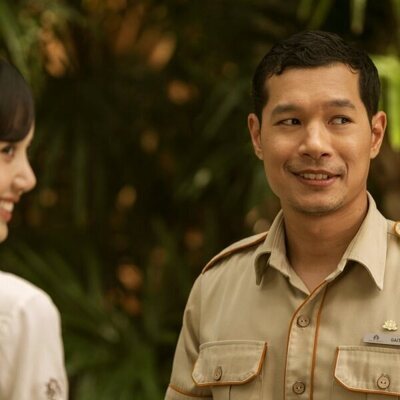 Tayme Thapthimthong en 3x01 'Same Spirits, New Forms' de 'The White Lotus'