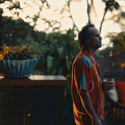 Walton Goggins en 3x01 titulado 'Same Spirits, New Forms' de 'The White Lotus'