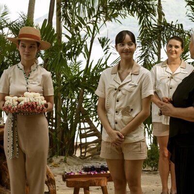 Morgana O'Reilly y Lalisa Manoban en Capítulo 1 titulado 'Same Spirits, New Forms' de 'The White Lotus'