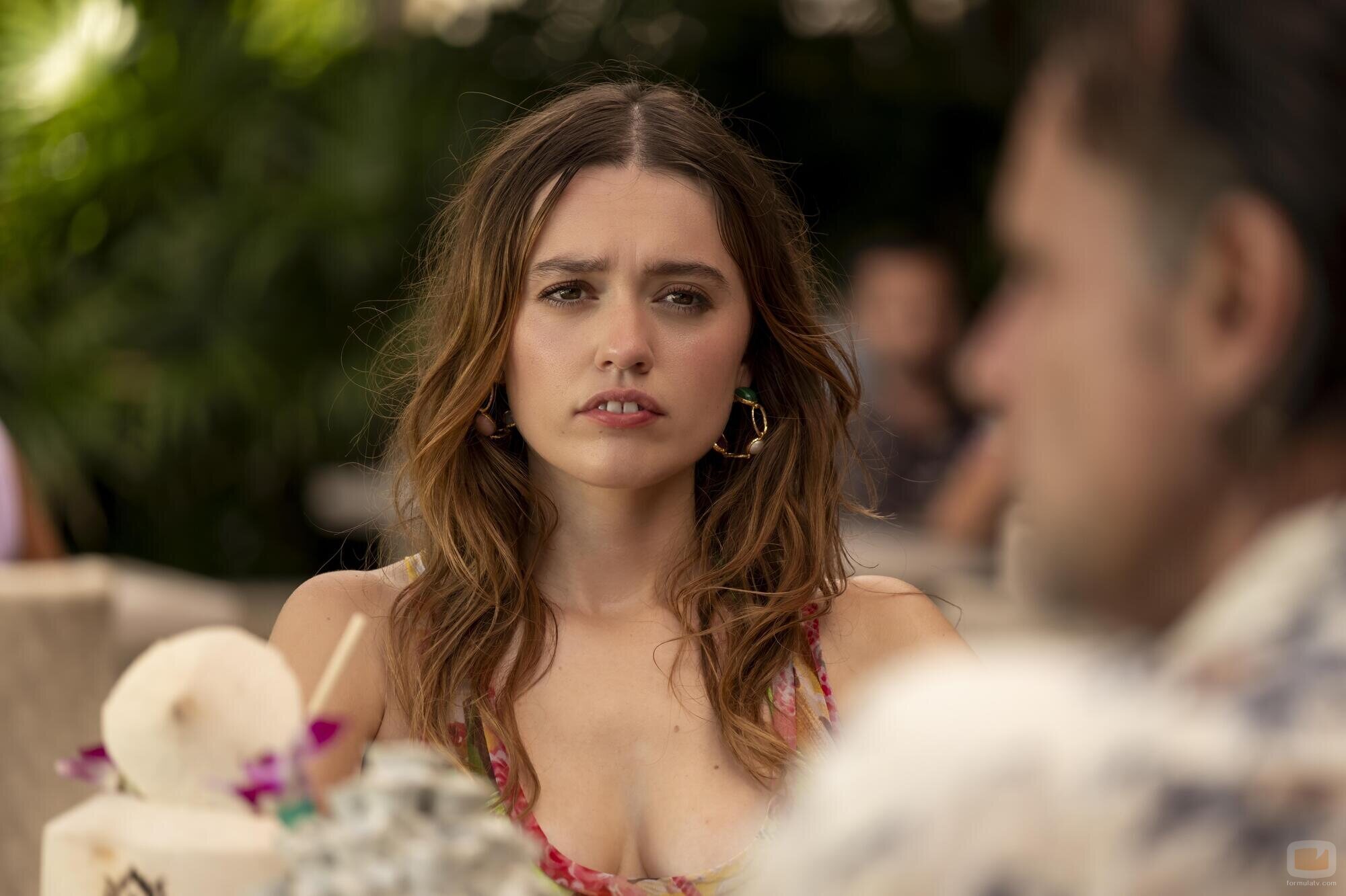 Aimee Lou Wood en 3x02 'Special Treatments' de 'The White Lotus'